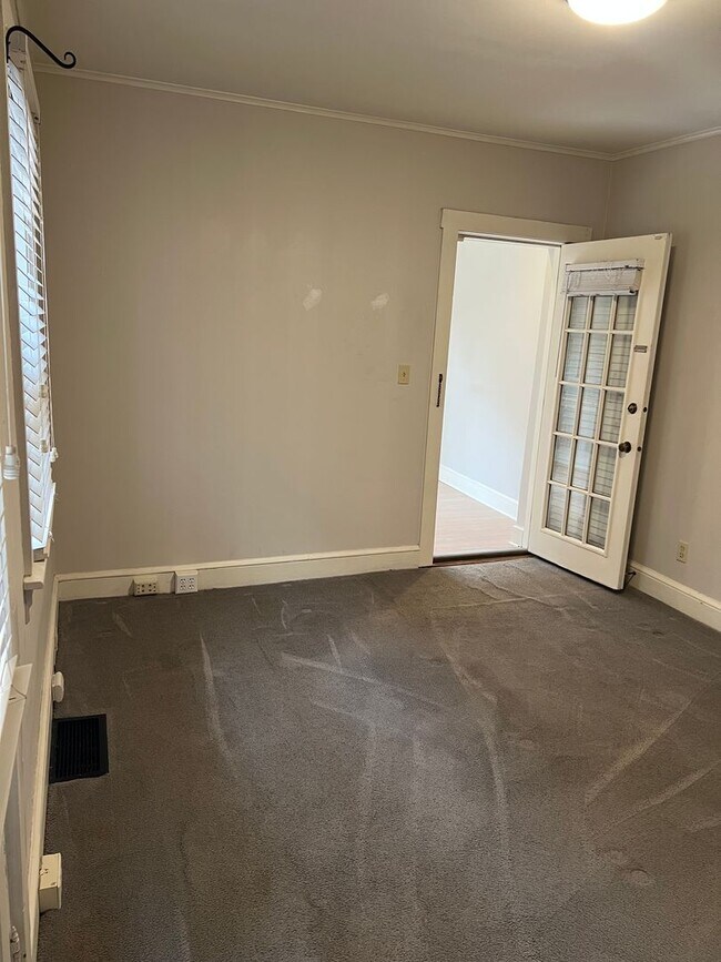 Building Photo - 506 W Chestnut St