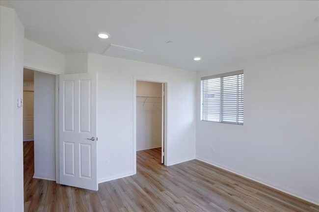 Building Photo - 9153 Foster Ln