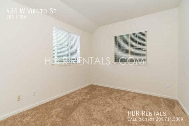 Building Photo - 485 W Viento St