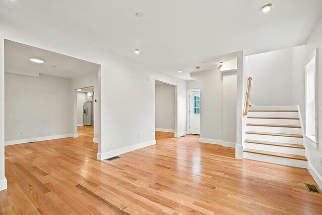 Building Photo - 4 Mayhew St