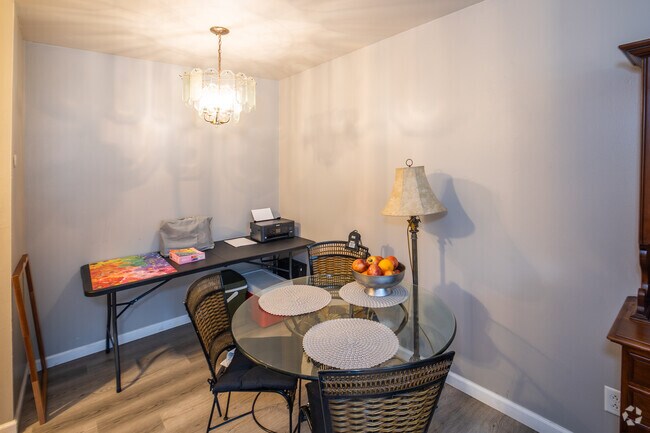 A 1BR, 1BA - 675SF - Dining Room - Ottawa Arms