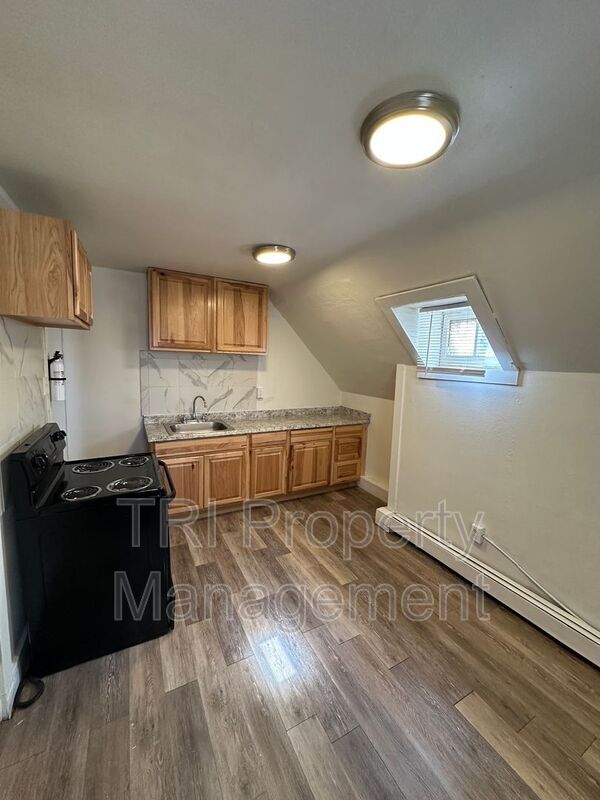 Building Photo - 1615 8th Ave