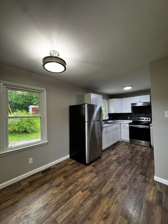Building Photo - 136 Tartan Dr