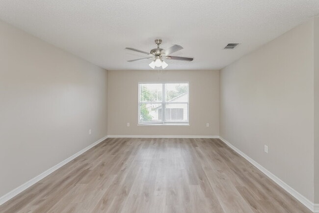 Building Photo - 12726 Kings Lake Dr