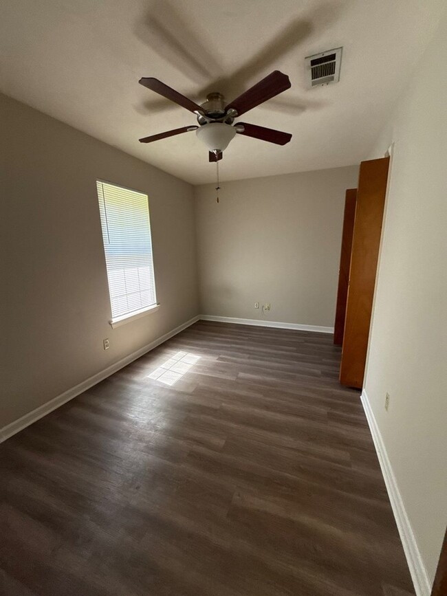 Building Photo - 904 Bald Eagle Run