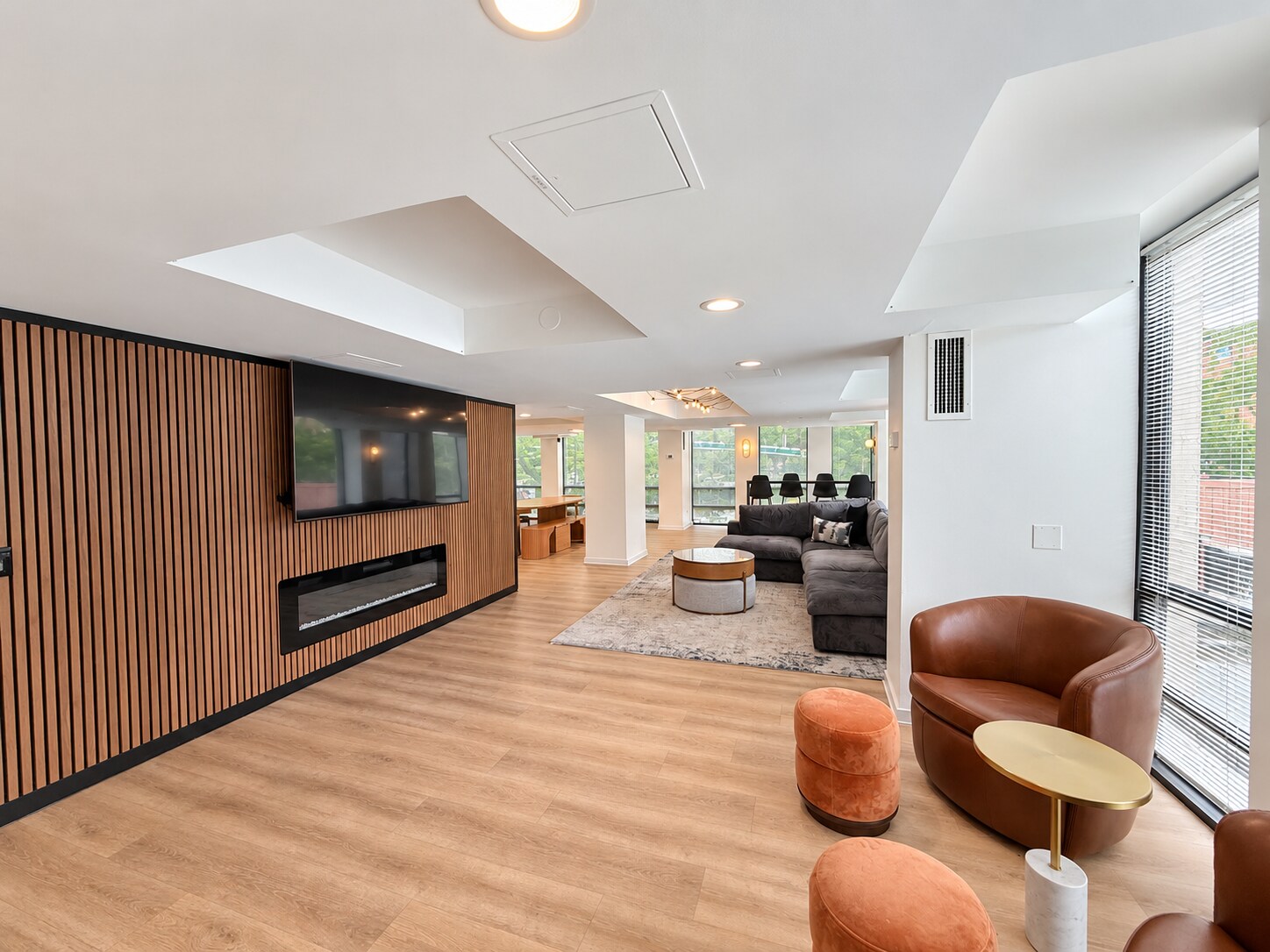 Building Photo - 1660 N La Salle Dr