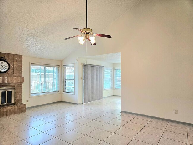 Building Photo - 2210 Brook View Ln