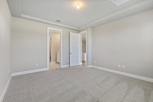 Building Photo - 6632 Cloverdale Ave