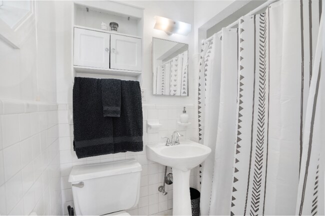 Building Photo - 634 Pollard Rd