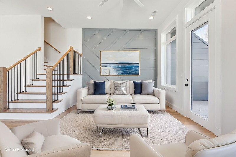 Building Photo - 107 E 9th St