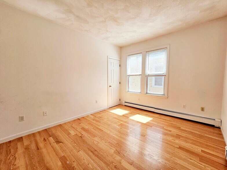 Building Photo - 56 Mansfield St