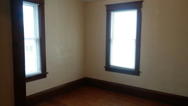 Building Photo - 1002 Burr