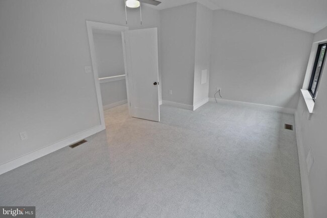 Building Photo - 852 N Limerick Rd