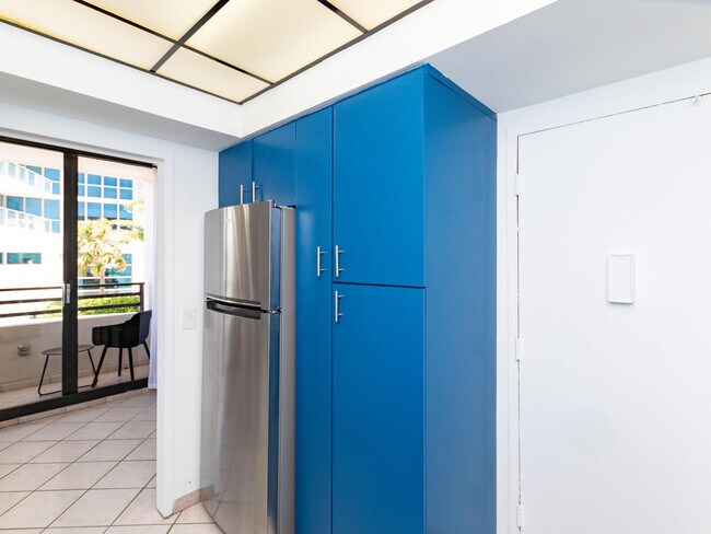 Building Photo - 3505 S Ocean Dr