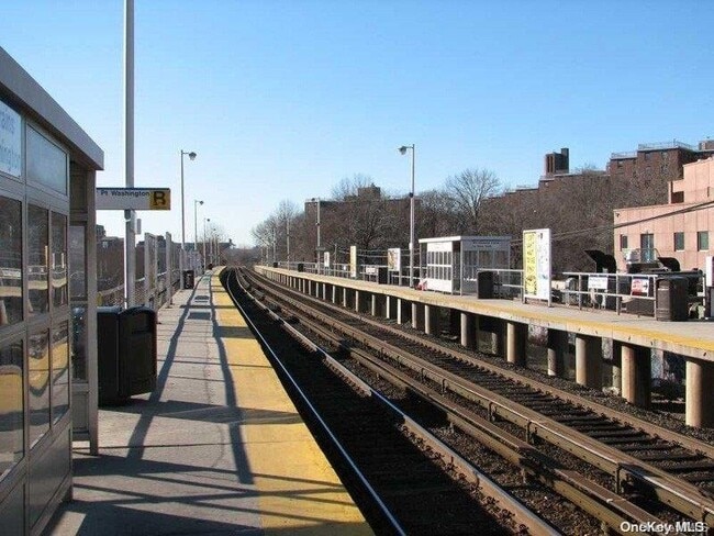 Building Photo - 5 Ashwood Rd