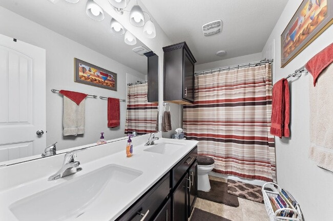 Building Photo - Spacious 5-Bedroom Home with Granite Count...