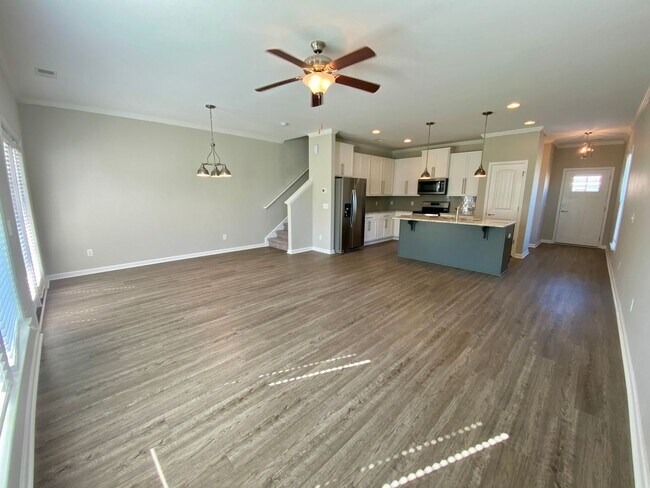 Building Photo - 3 bed/2.5 bath at end unit townhome in Berkeley Walk at Savannah Quarters with garage