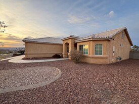 Building Photo - 2855 La Paloma Dr