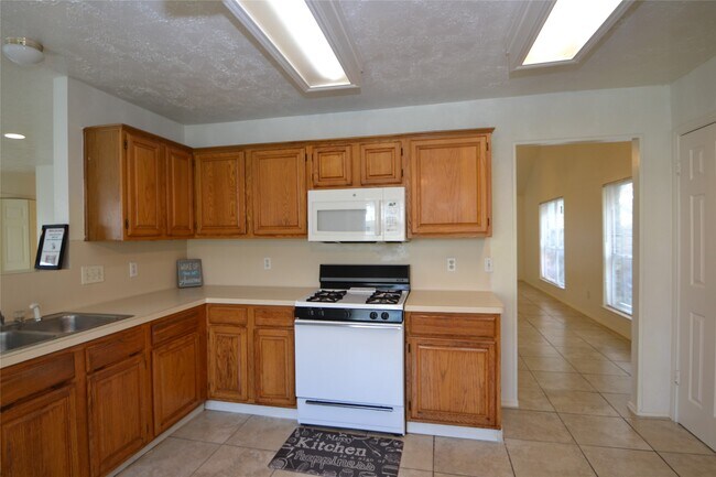 Building Photo - 12410 Meadow Briar Dr