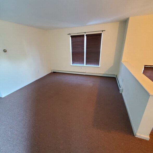 Living room - 16 Morris St