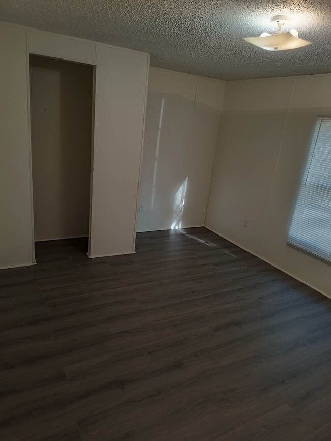 Building Photo - 715 Northview Cir