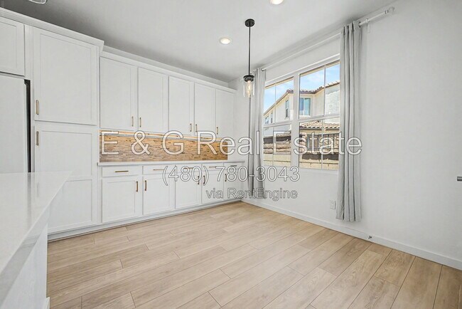 Building Photo - 2771 S Chippewa Dr