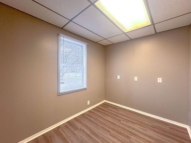 Building Photo - 3 bedroom 2 bath