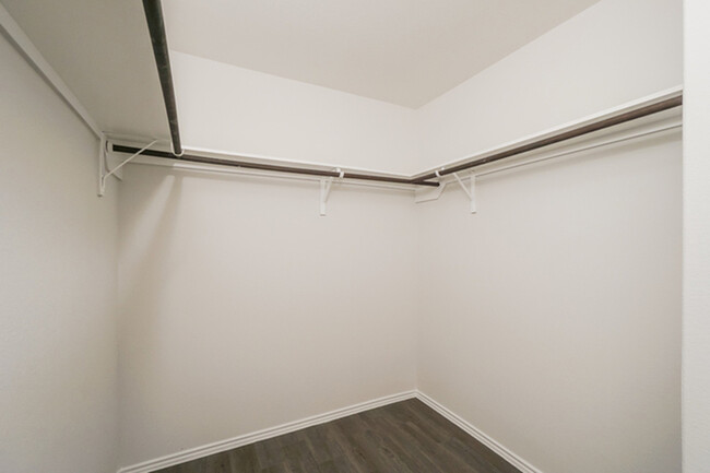 Building Photo - 5006 Blue Ranch
