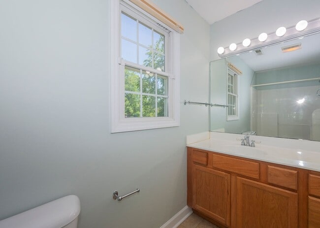 Building Photo - 237 Riverbend Rd