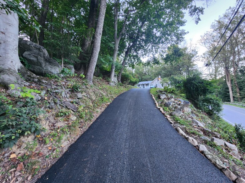 Building Photo - 15215 Charmian Rd