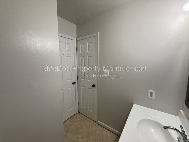 Building Photo - 11185 Kensington Pl