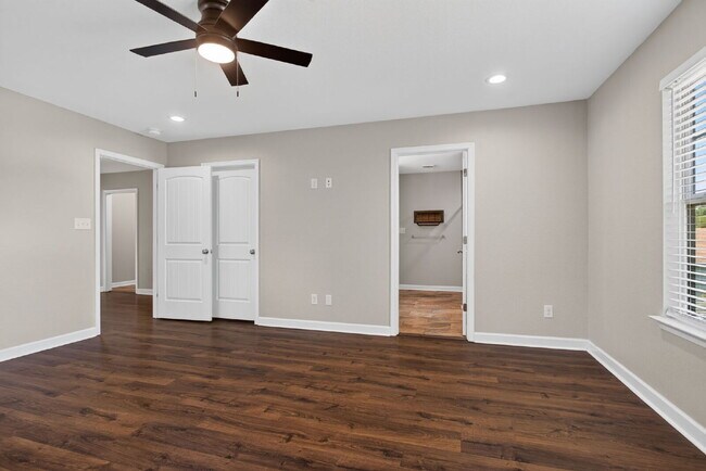 Building Photo - "Spacious 5-Bed featuring TWO PRIMARY SUITES with a beautiful backyard oasis in Norfolk!"