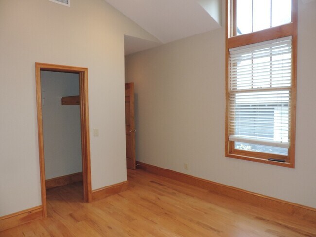 Building Photo - Luxurious 2bd Condo in Downtown Blowing Rock!
