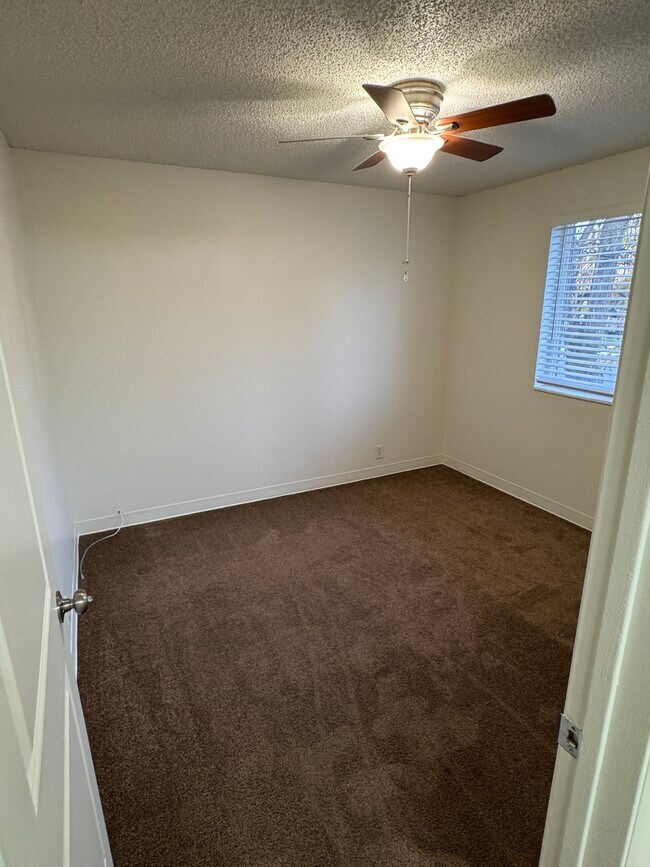 Building Photo - Magnussen Apartments