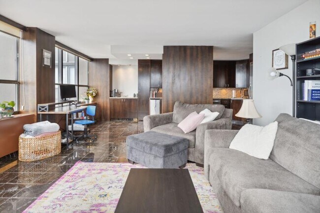 Building Photo - 2 bedroom in Chicago IL 60613