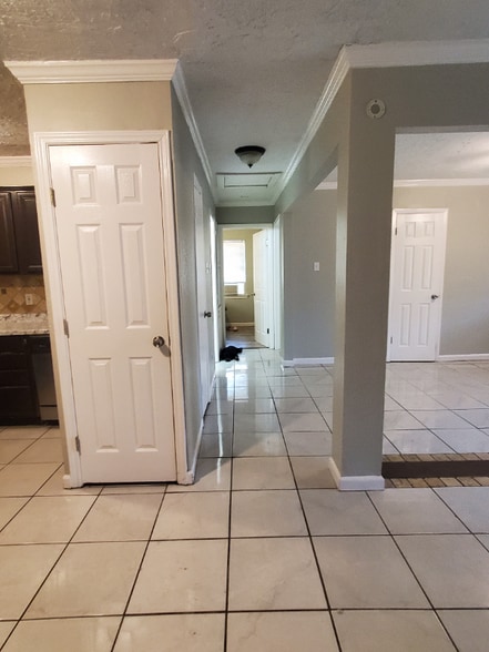 Building Photo - 1717 Magnolia Dr