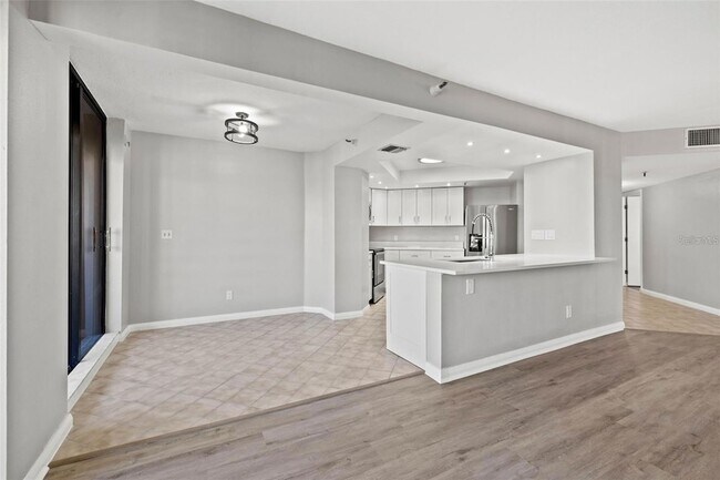 Building Photo - 5950 Pelican Bay Plaza S