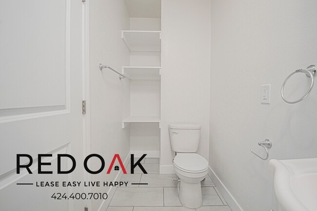 Building Photo - 1611 Oak St