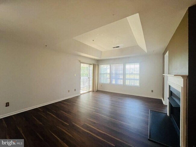 Building Photo - 8095 Lacy Dr