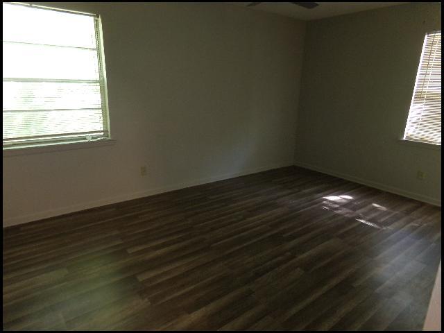 Building Photo - 701 N Buchanan St