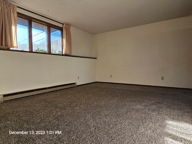 Building Photo - 190 Sawmill Ln
