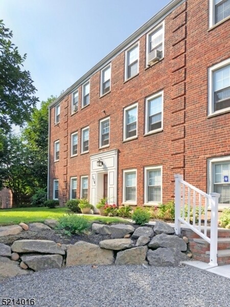 Building Photo - 378 Claremont Ave
