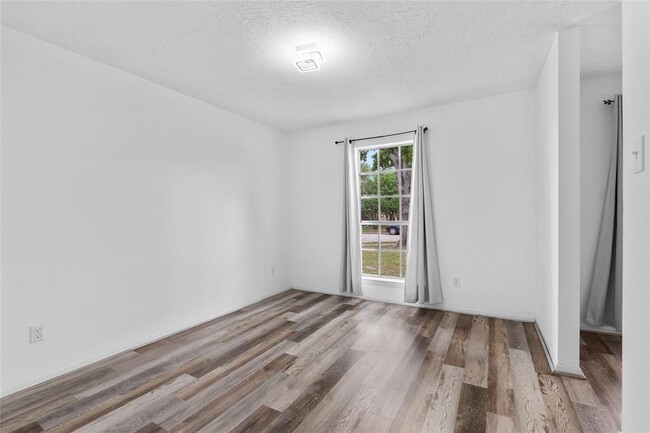 Building Photo - 22142 Pearl Lake Dr