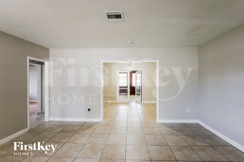 Building Photo - 1710 NW 109th St