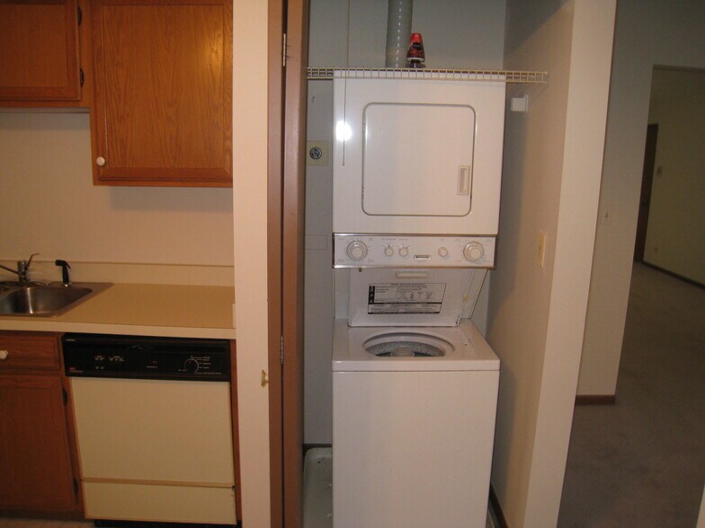 Building Photo - 158 N Brockway St
