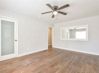 Living room photo #3 - 1407 Kennesaw Dr NW