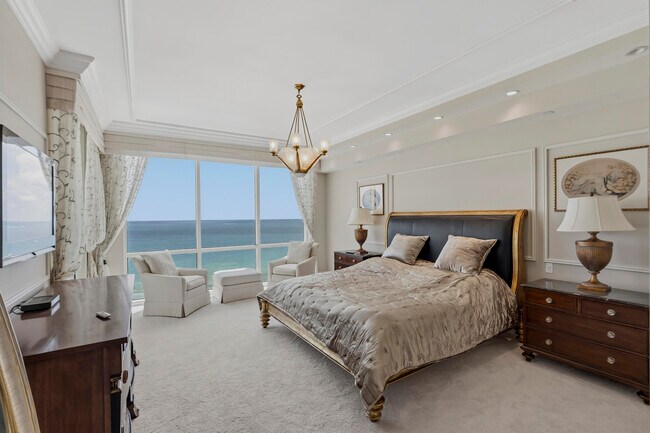 Building Photo - 16051 Collins Ave