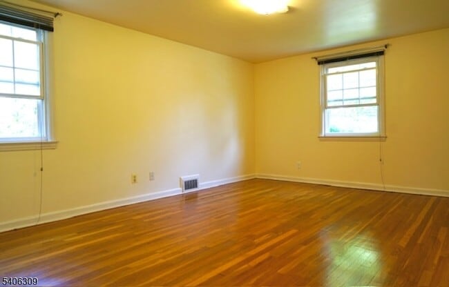 Building Photo - 17 Wellington Rd