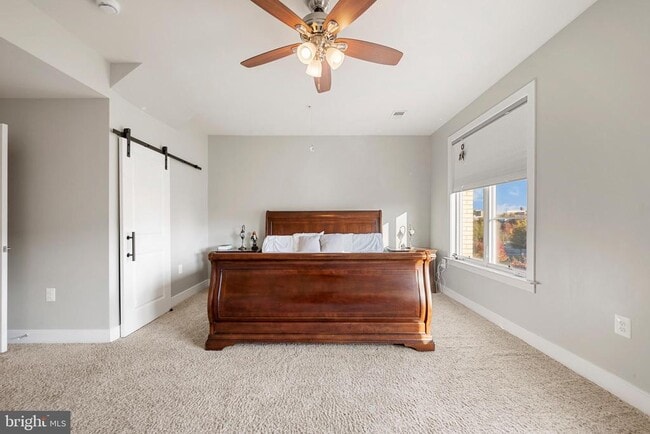 Building Photo - 710 E Howell Ave