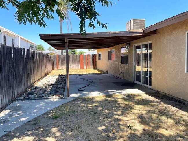 Building Photo - Spacious Four Bedroom Two Bathroom home for lease in San Bernardino, CA $3,175